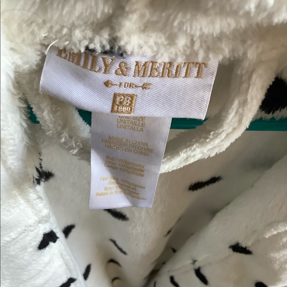 Emily & Meritt Robe - Picture 2 of 3